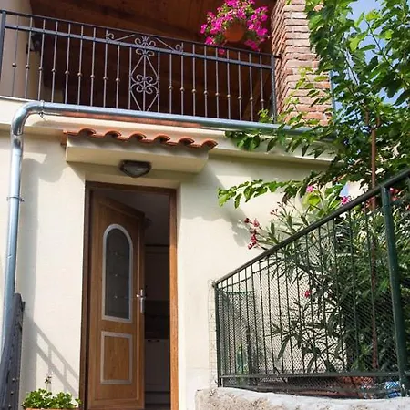 Donata Apartment *