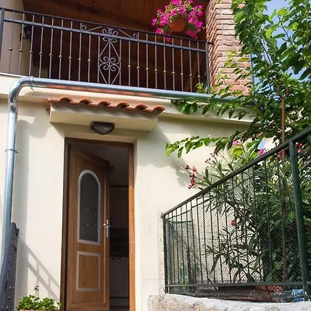 Donata Apartment *